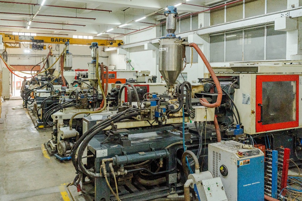 Star Enterprises plastic injection molding factory floor